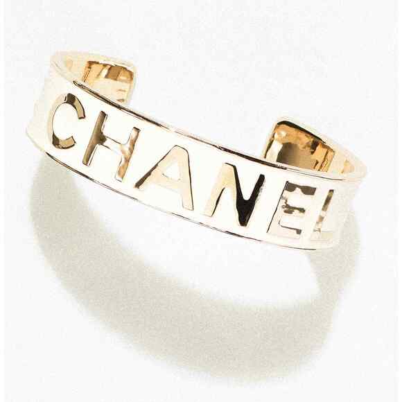 Chanel 22S Gold White Enamel Metal Interlocking CC Logo Arm Cuff Bracelet Small - Picture 3 of 12